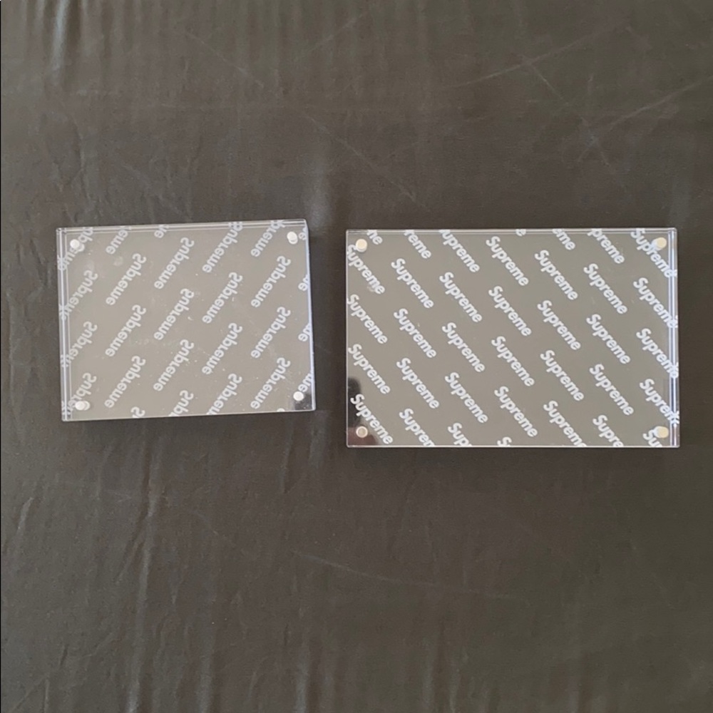 Supreme Photo Frame